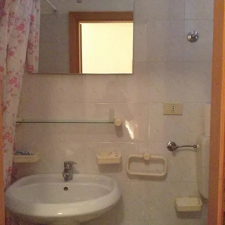 La Rosa Hotel 2*